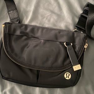 Lululemon crossbody / belt bag. Night festival Micro bag(2L)